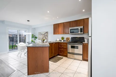 90 Bean Cres, Ajax, ON L1T 4N8