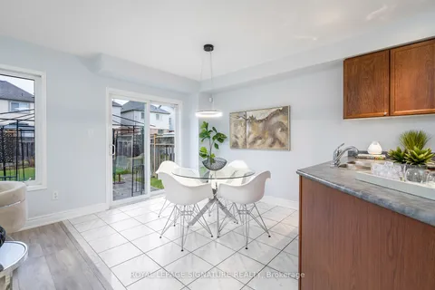 90 Bean Cres, Ajax, ON L1T 4N8