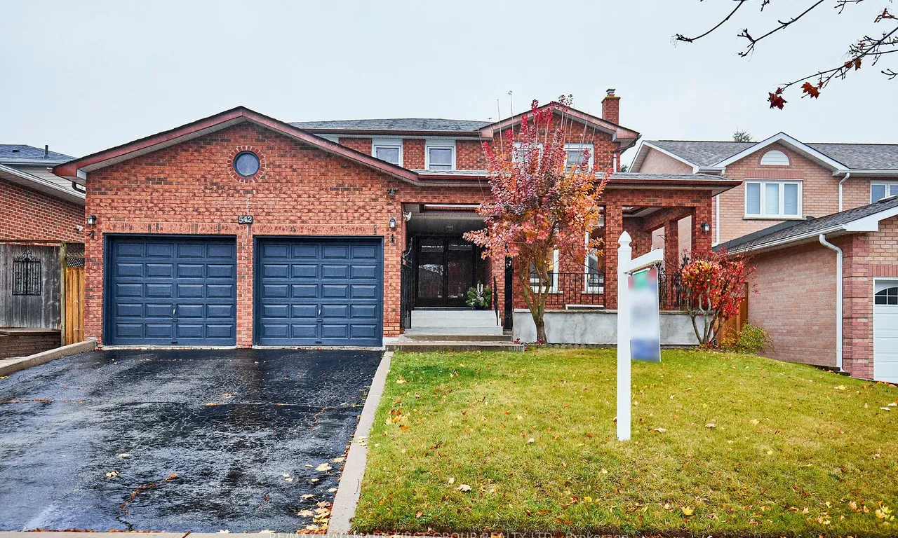 542 McLeod Cres, Pickering, ON L1W 3M5