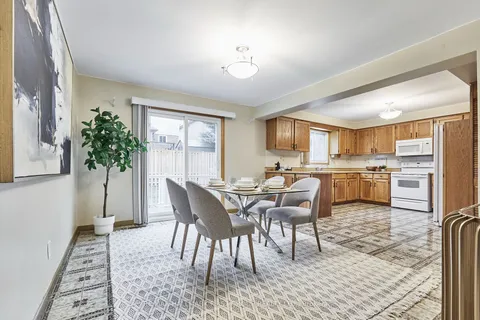 542 McLeod Cres, Pickering, ON L1W 3M5