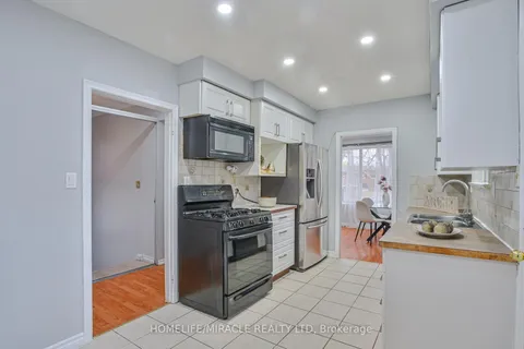 5 Hathway Dr, Toronto, ON M1P 4L4