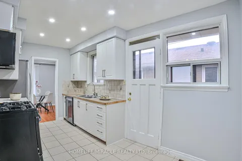 5 Hathway Dr, Toronto, ON M1P 4L4