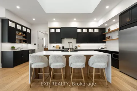 25 Franklin Cres, Whitby, ON L0B 1A0