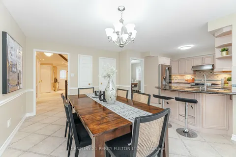 887 Darwin Dr, Pickering, ON L1X 2P8