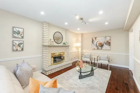 887 Darwin Dr, Pickering, ON L1X 2P8