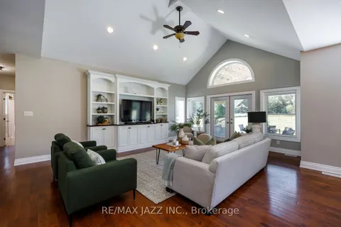 7386 Middle Rd, Clarington, ON L1C 6R2