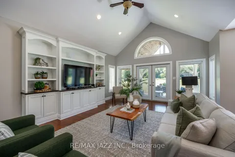 7386 Middle Rd, Clarington, ON L1C 6R2