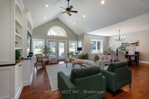 7386 Middle Rd, Clarington, ON L1C 6R2