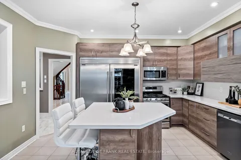100 Cachet Blvd, Whitby, ON L1M 2K7