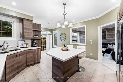 100 Cachet Blvd, Whitby, ON L1M 2K7