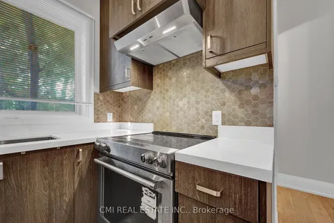 75 Kenilworth Ave, Toronto, ON M4L 3S4