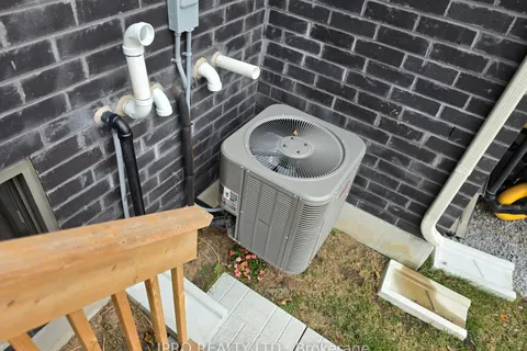 294 Okanagan Path, Oshawa, ON L1H 0A7