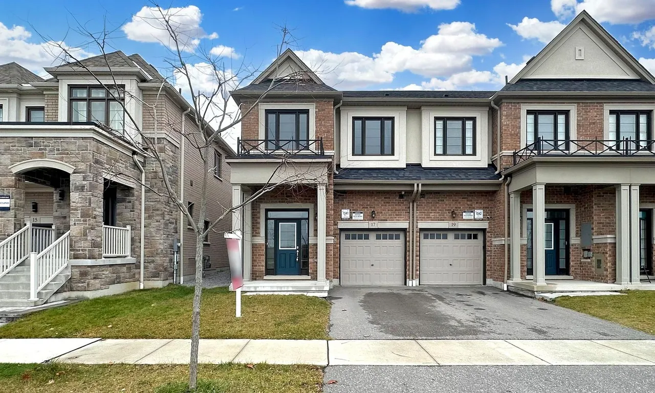 17 Louise Cres, Whitby, ON L1P 0J8