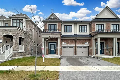 17 Louise Cres, Whitby, ON L1P 0J8