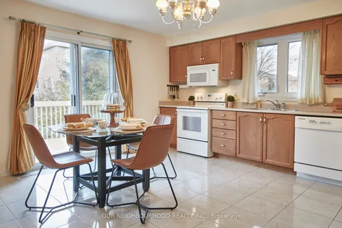 44 Headlands Cres, Whitby, ON L1R 1Z9