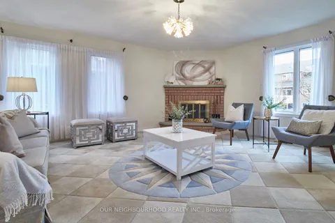 44 Headlands Cres, Whitby, ON L1R 1Z9