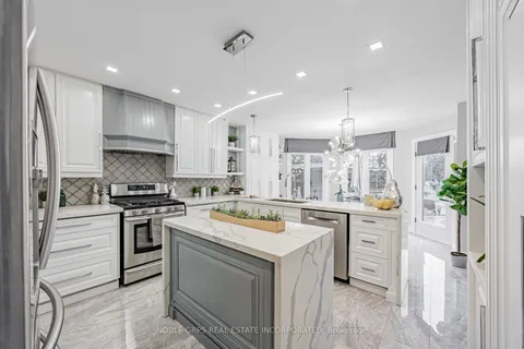 48 Lipton Cres, Whitby, ON L1R 1W7