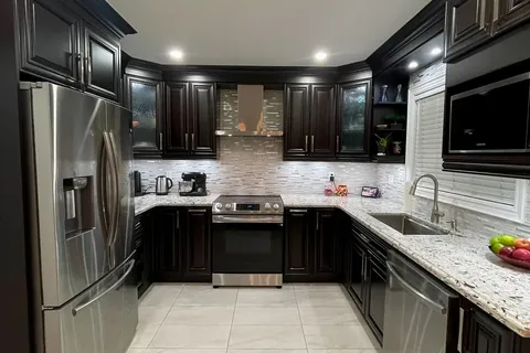 3265 Country Lane, Whitby, ON L1P 1T7