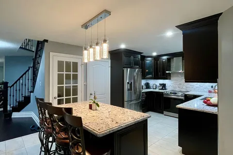 3265 Country Lane, Whitby, ON L1P 1T7