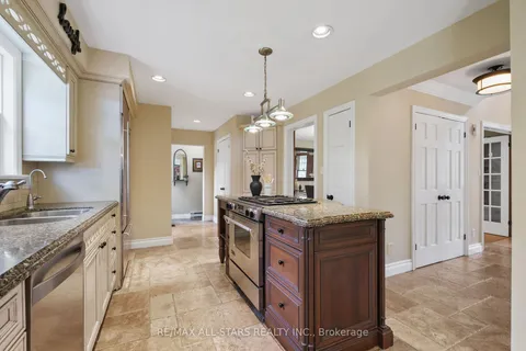 1648 Acorn Lane, Pickering, ON L1Y 1A7