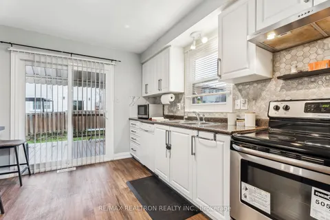 2 Brockman Cres, Ajax, ON L1T 2L3