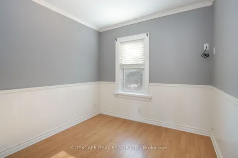 27 Buckingham Ave, Oshawa, ON L1G 2K4