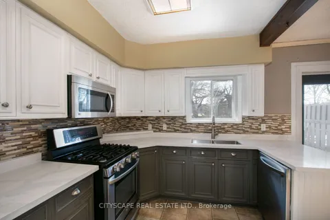 27 Buckingham Ave, Oshawa, ON L1G 2K4