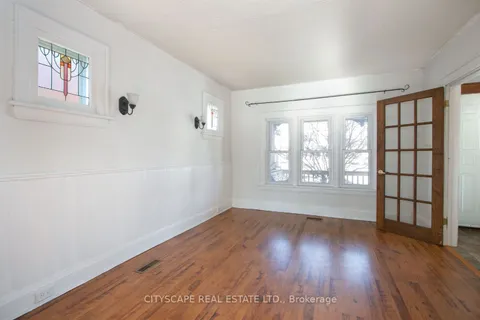 27 Buckingham Ave, Oshawa, ON L1G 2K4