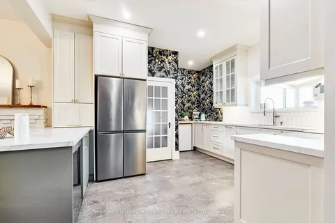 30 Nassau St, Oshawa, ON L1J 4A4