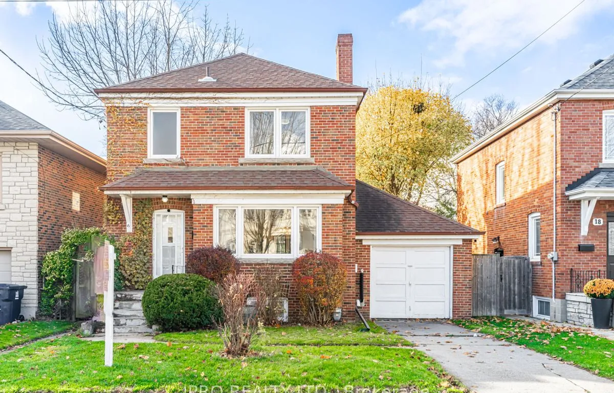 16 Elswick Rd, Toronto, ON M4B 2Z5