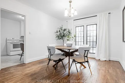 16 Elswick Rd, Toronto, ON M4B 2Z5