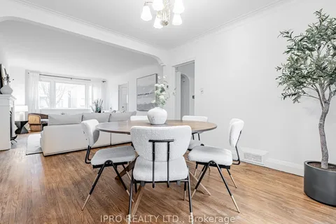 16 Elswick Rd, Toronto, ON M4B 2Z5