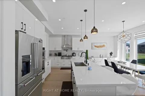 34 Fruitful Cres, Whitby, ON L1P 0N3