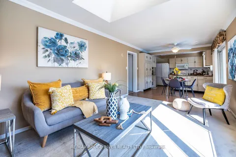 3 Nijinsky Crt, Whitby, ON L1N 7L7