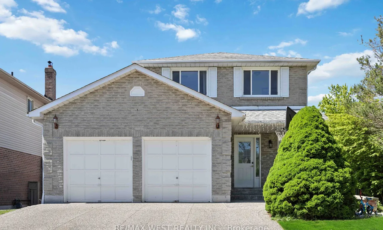 125 Overbank Dr, Oshawa, ON L1J 7Y9