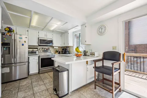 125 Overbank Dr, Oshawa, ON L1J 7Y9