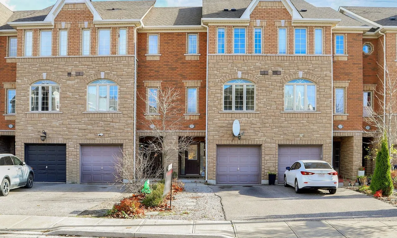 7 Pidgeon St, Toronto, ON M1L 0C7