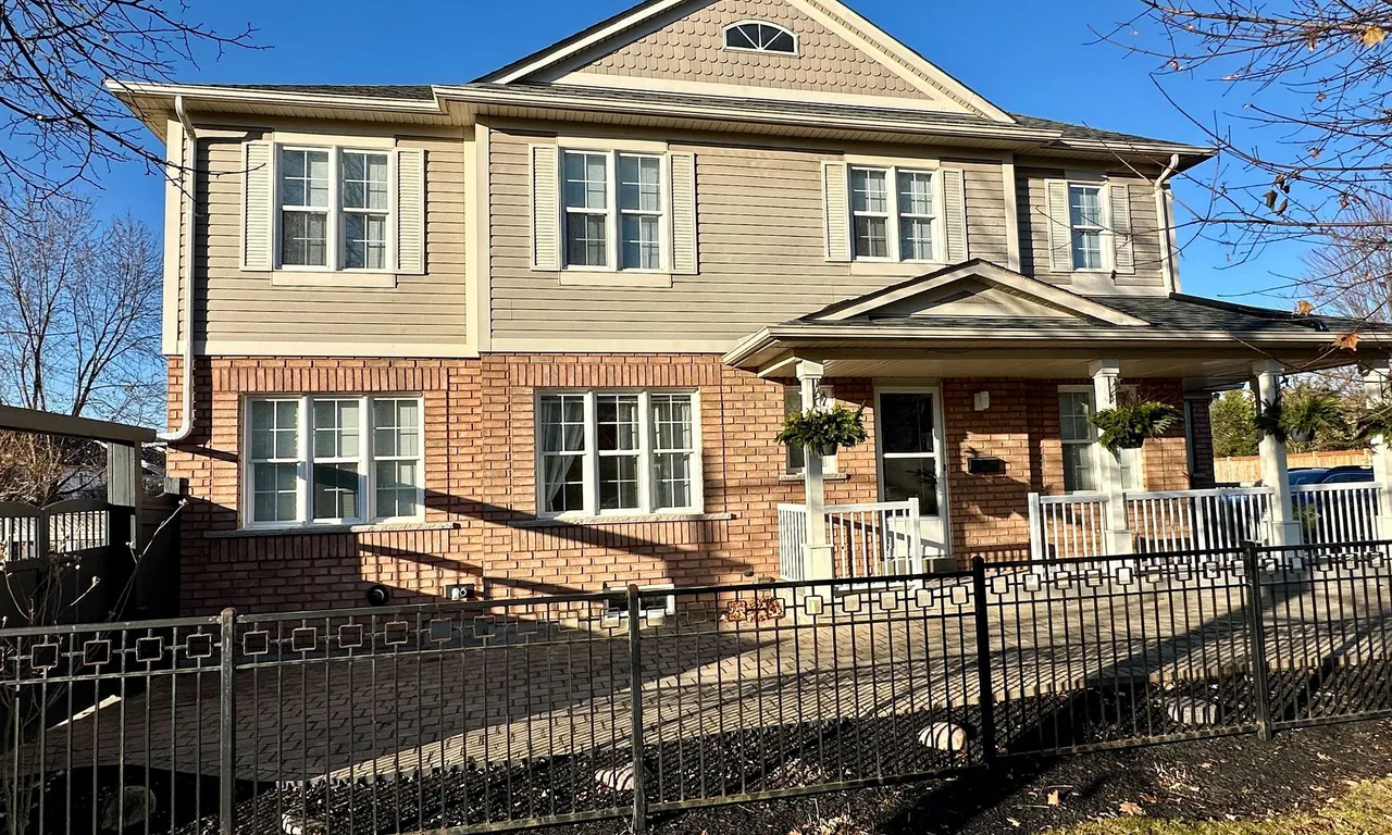 49 Fawcett Ave, Whitby, ON L1R 2Z3