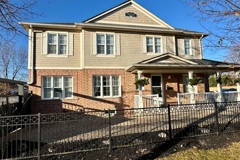 49 Fawcett Ave, Whitby, ON L1R 2Z3