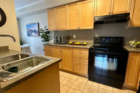 49 Fawcett Ave, Whitby, ON L1R 2Z3