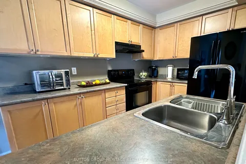 49 Fawcett Ave, Whitby, ON L1R 2Z3