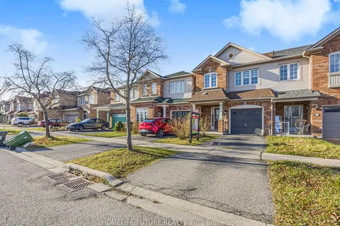 82 Gristone Cres, Toronto, ON M1X 1T6