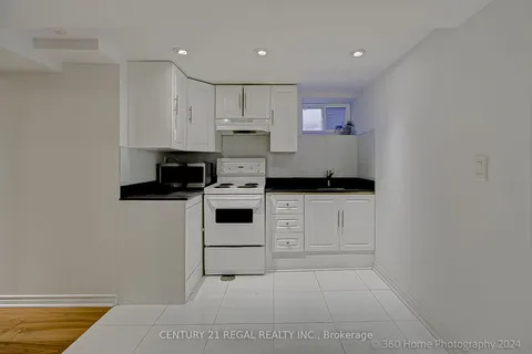 8 Bexhill Ave, Toronto, ON M1L 3B4