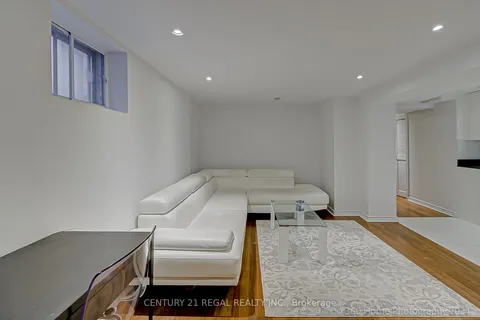 8 Bexhill Ave, Toronto, ON M1L 3B4