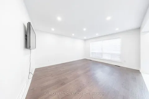 81 Trumpeter St, Toronto, ON M1B 6H1