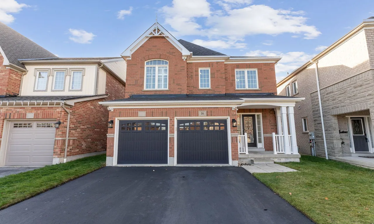 16 Howlett Cres, Ajax, ON L1T 0A5