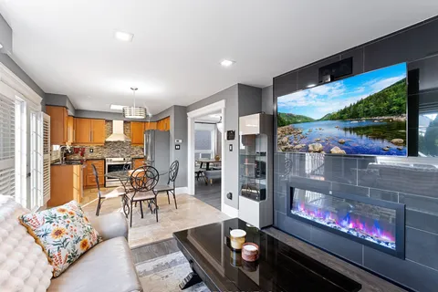 16 Howlett Cres, Ajax, ON L1T 0A5