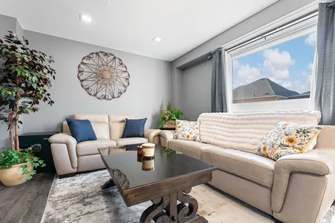 16 Howlett Cres, Ajax, ON L1T 0A5