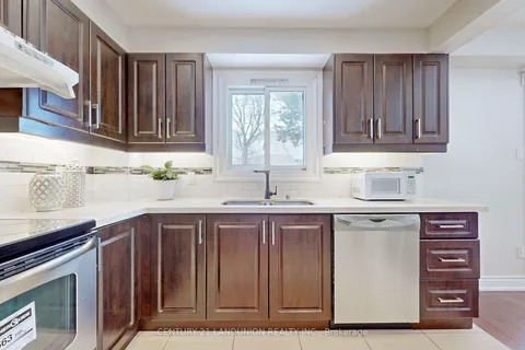 170 Ingleton Blvd, Toronto, ON M1V 1Z7