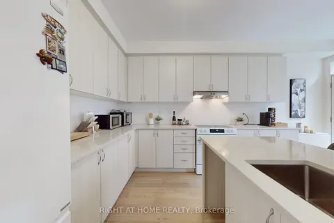 3294 Turnstone Blvd, Pickering, ON L1X 0M9